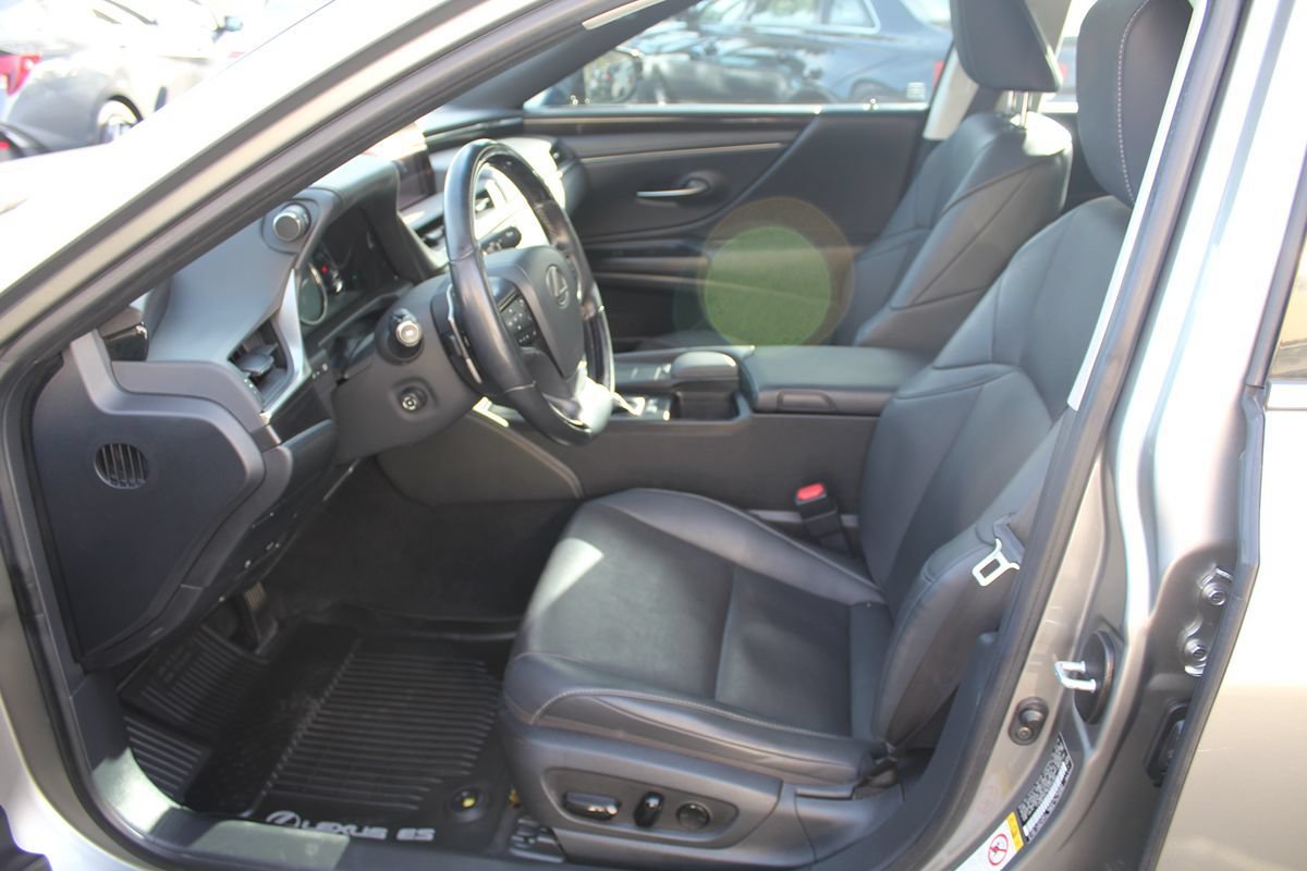 Used 2019 Lexus ES 300h w/ Premium Package FWD image 21