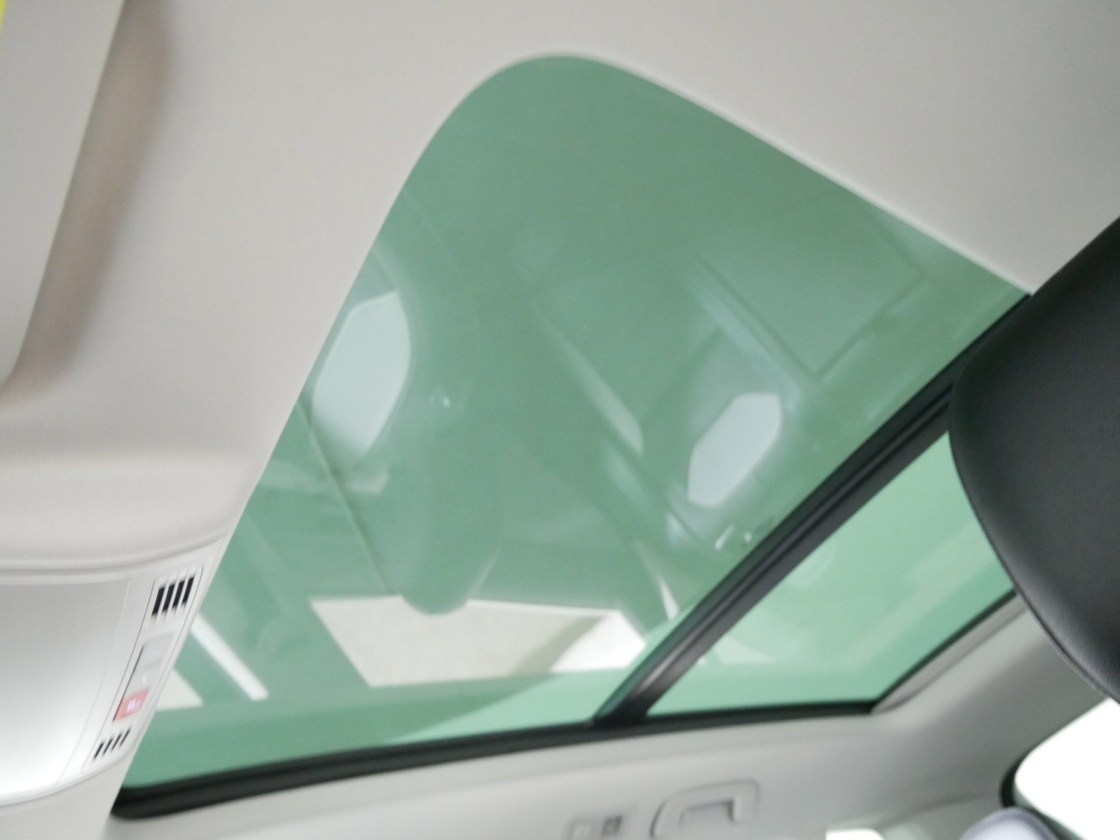 Used 2023 Volkswagen Taos SEL image 32