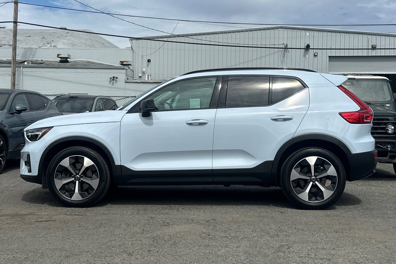 Used 2026 Volvo XC40 B5 Plus w/ Protection Package Premier AWD/4WD image 6