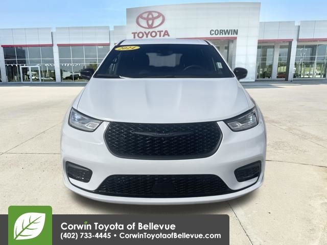 Used 2024 Chrysler Pacifica Select image 14