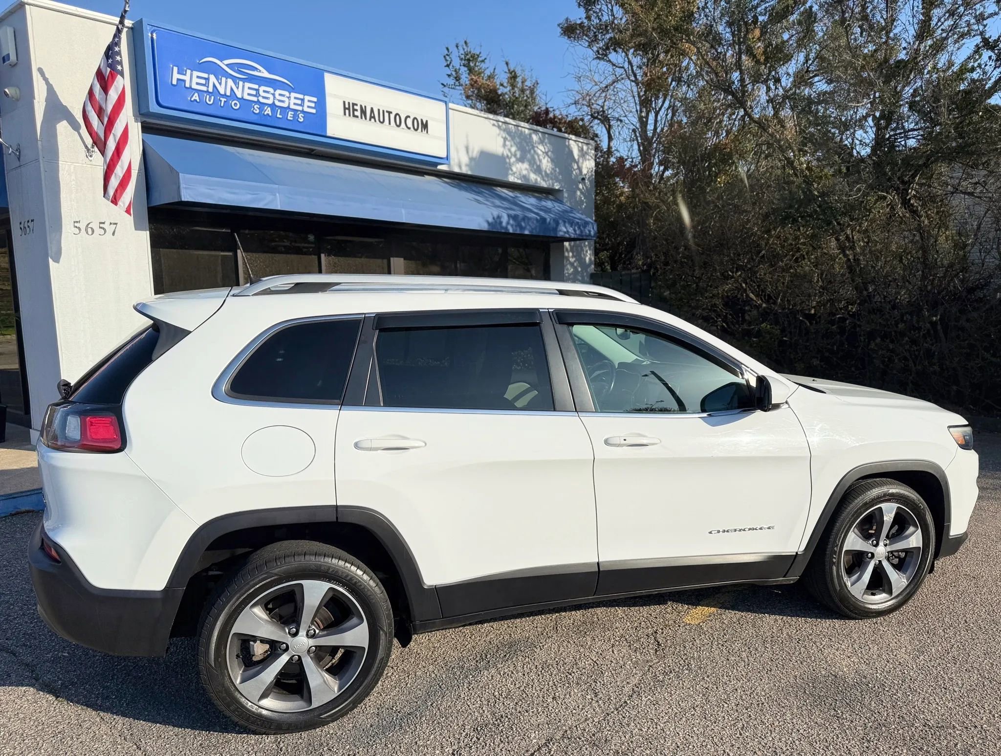 Used 2019 Jeep Cherokee Limited FWD image 7