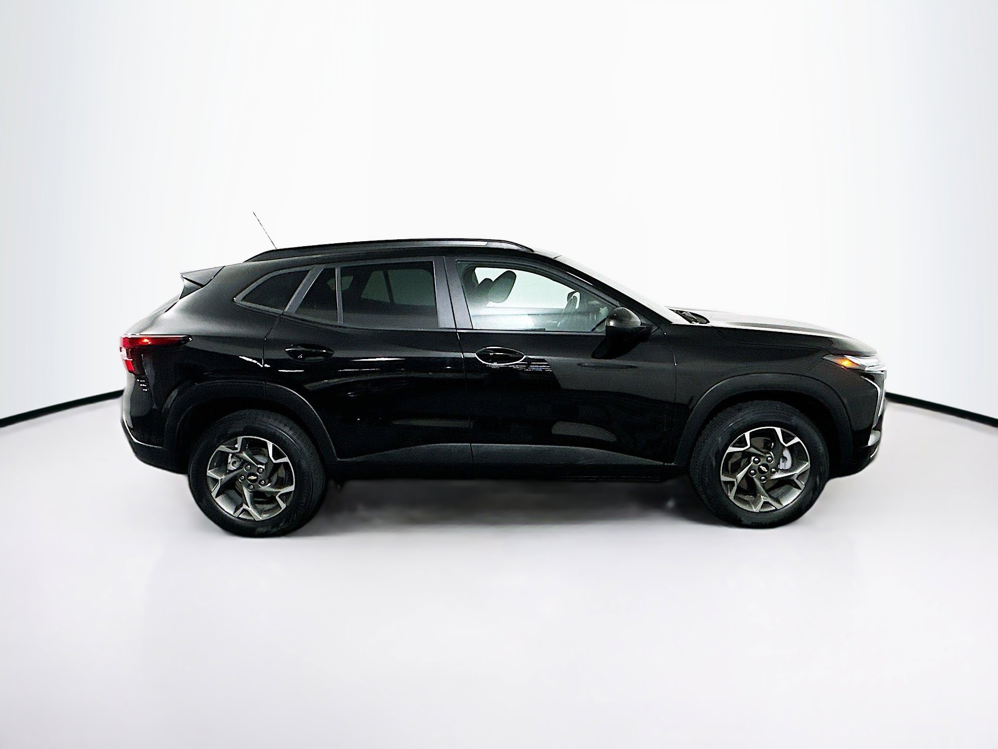 Used 2025 Chevrolet Trax LT w/ LT Convenience Package image 10