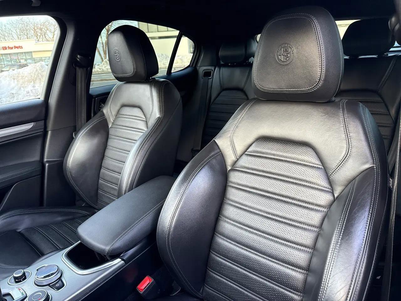 Used 2022 Alfa Romeo Stelvio Veloce image 25