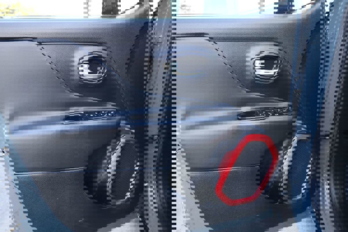 Used 2015 Jeep Renegade Trailhawk w/ Popular Equipment Group image 9