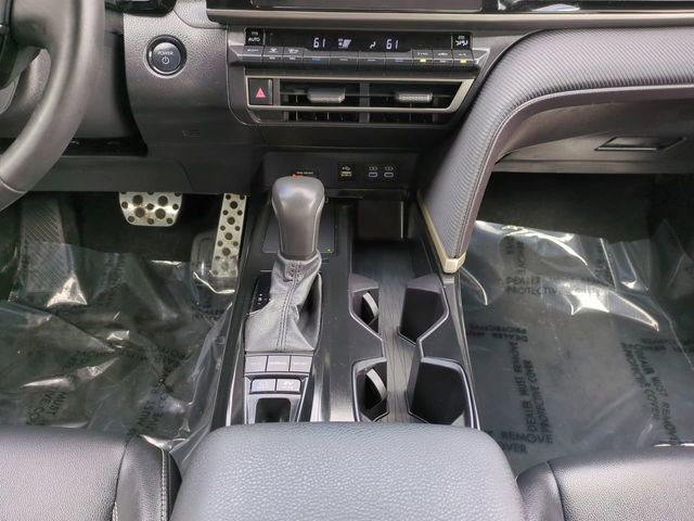 Used 2025 Toyota Camry SE FWD image 18