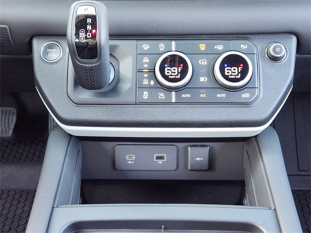 New 2024 Land Rover Defender 110 S image 18