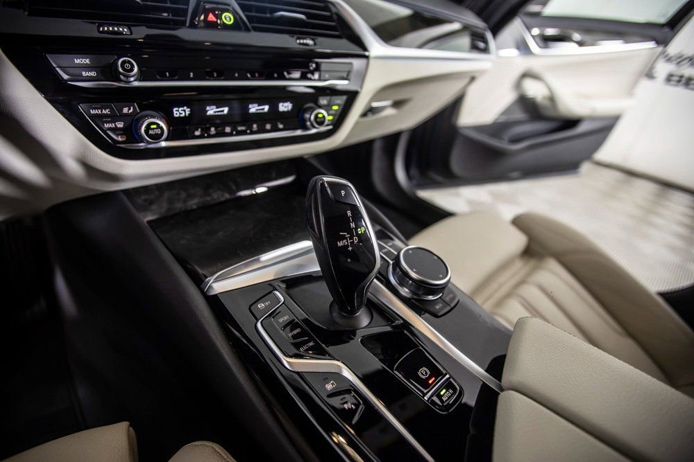 Used 2023 BMW 530e w/ Premium Package image 30