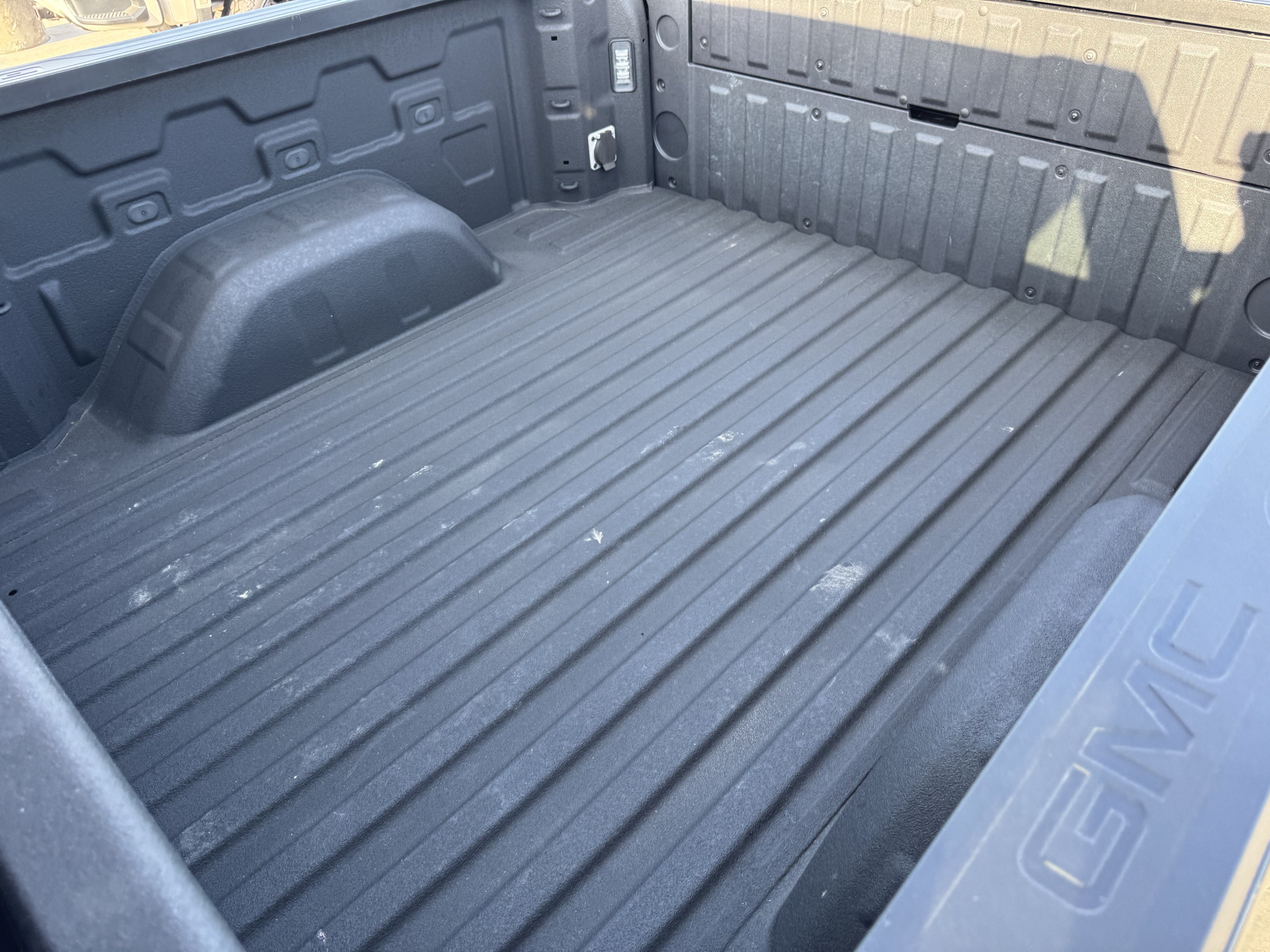 Used 2025 GMC Sierra 1500 SLT RWD image 27