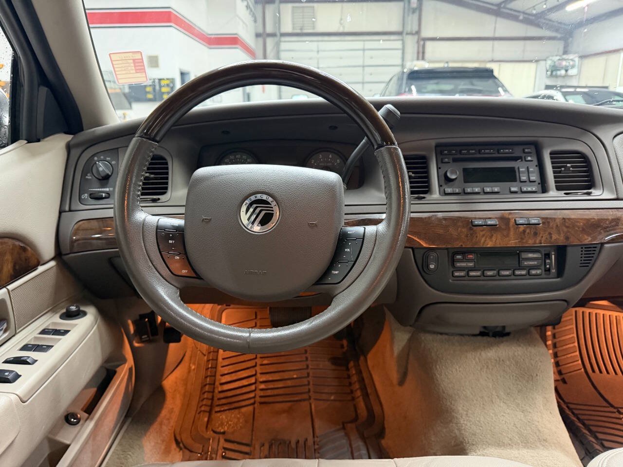 Used 2010 Mercury Grand Marquis LS RWD image 21