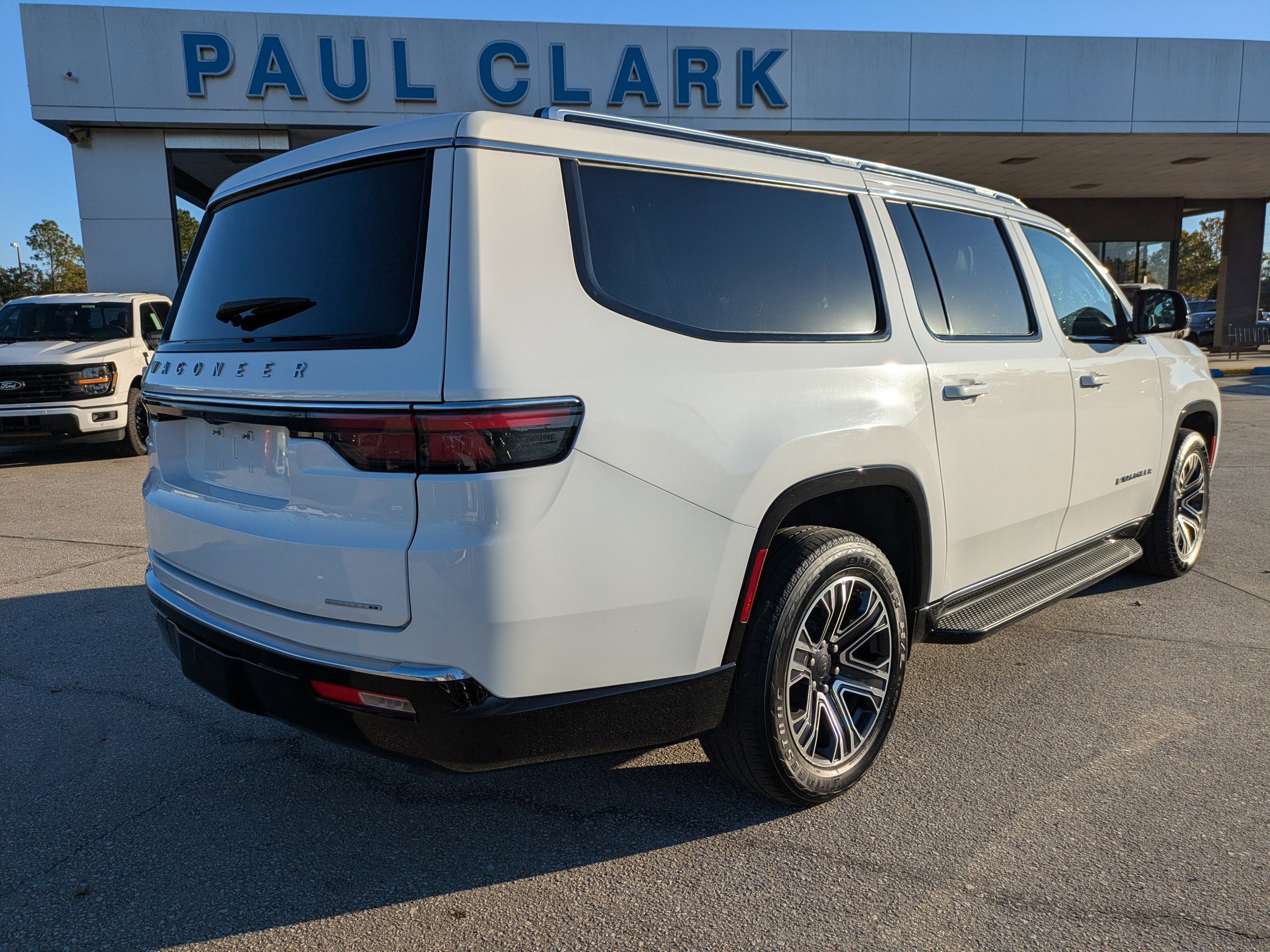 Used 2024 Jeep Wagoneer L Series II image 4