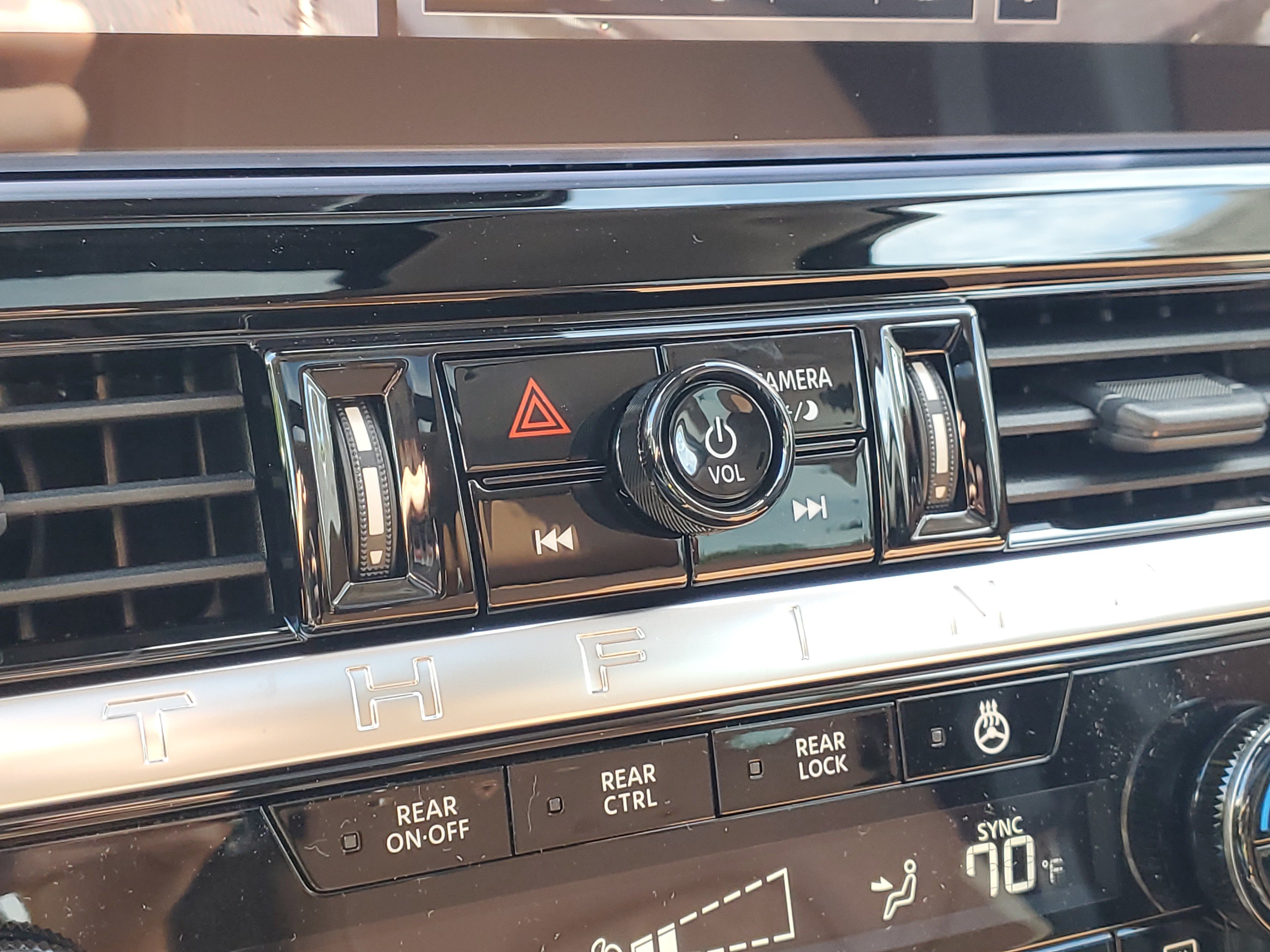 New 2026 Nissan Pathfinder Platinum AWD/4WD image 17