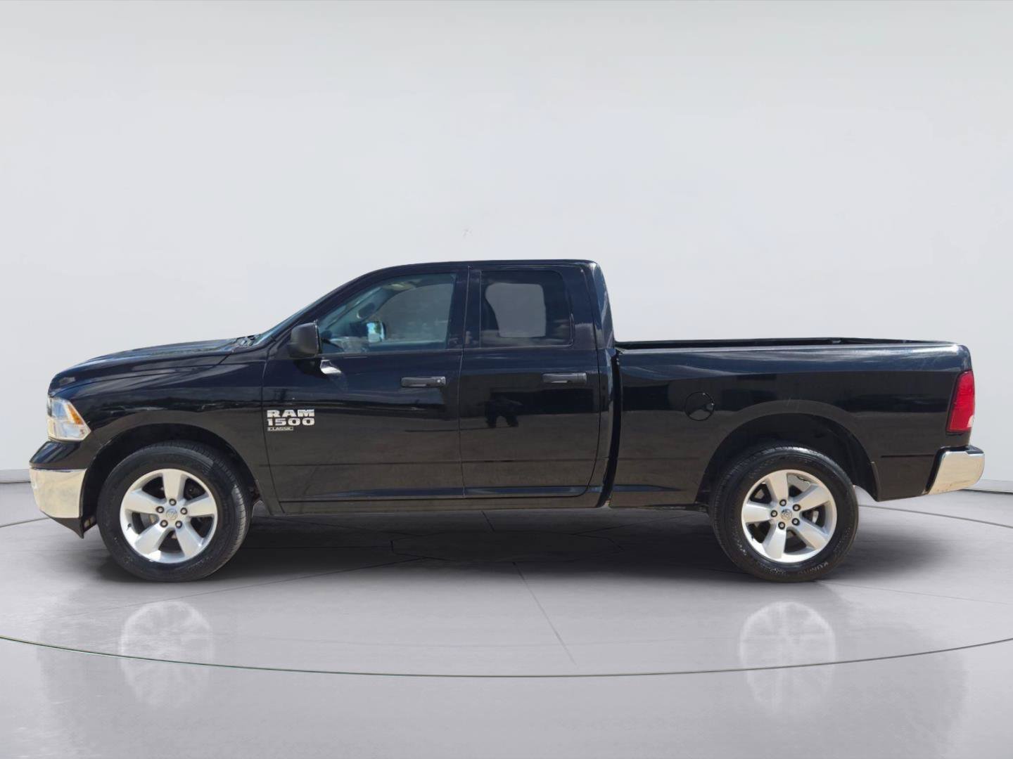 Used 2024 RAM 1500 Classic SLT AWD/4WD image 2