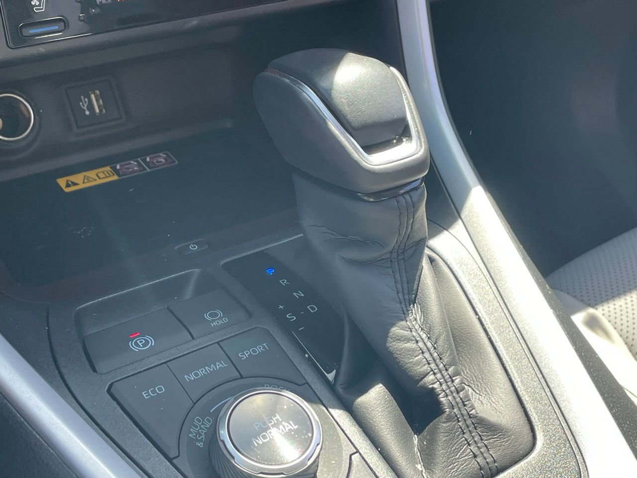 Used 2025 Toyota RAV4 Limited w/ Advanced Technology Package image 7