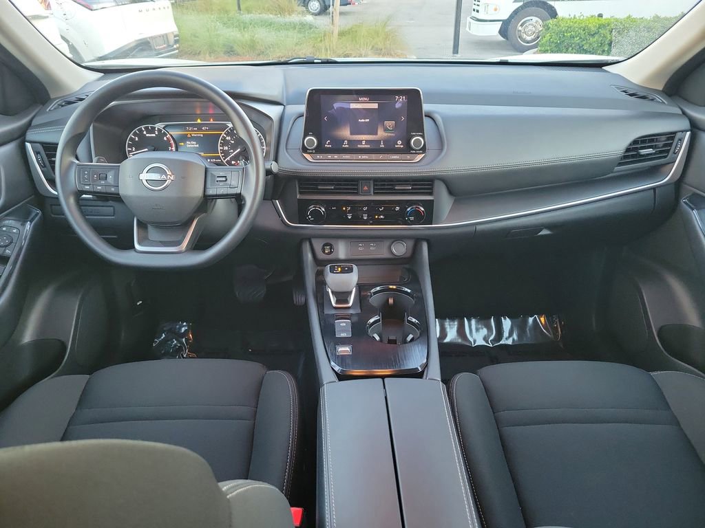 Certified 2025 Nissan Rogue S image 9