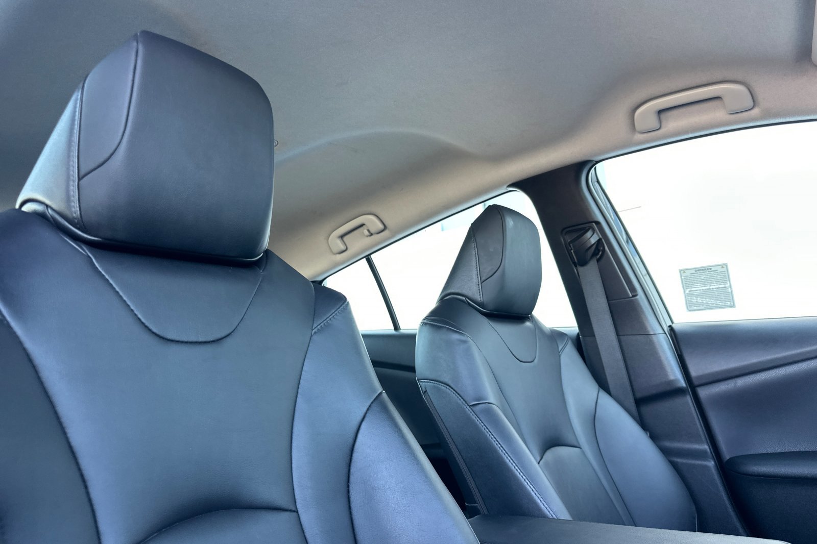 Used 2022 Toyota Prius L Eco image 14