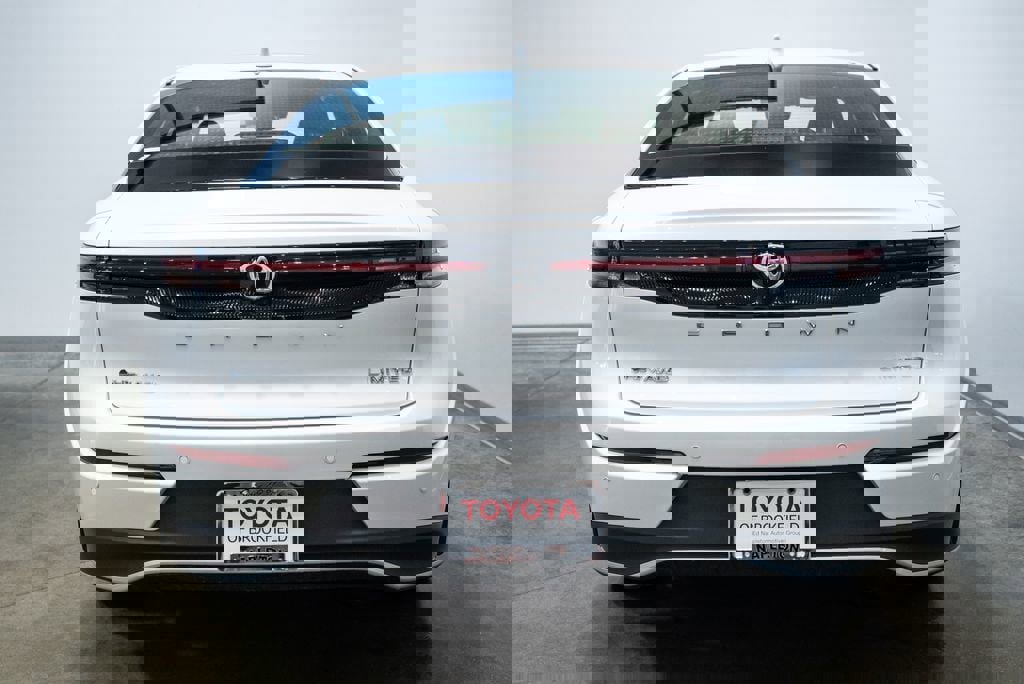 Used 2024 Toyota Crown Limited w/ Advanced Technology Package image 8