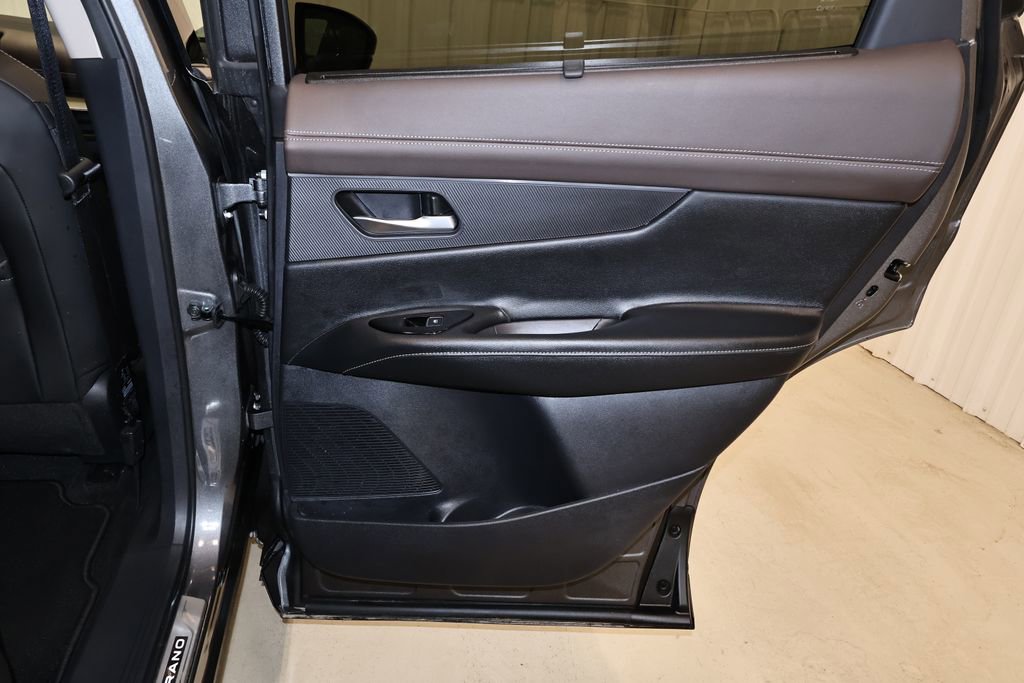 Used 2025 Nissan Murano Platinum image 18