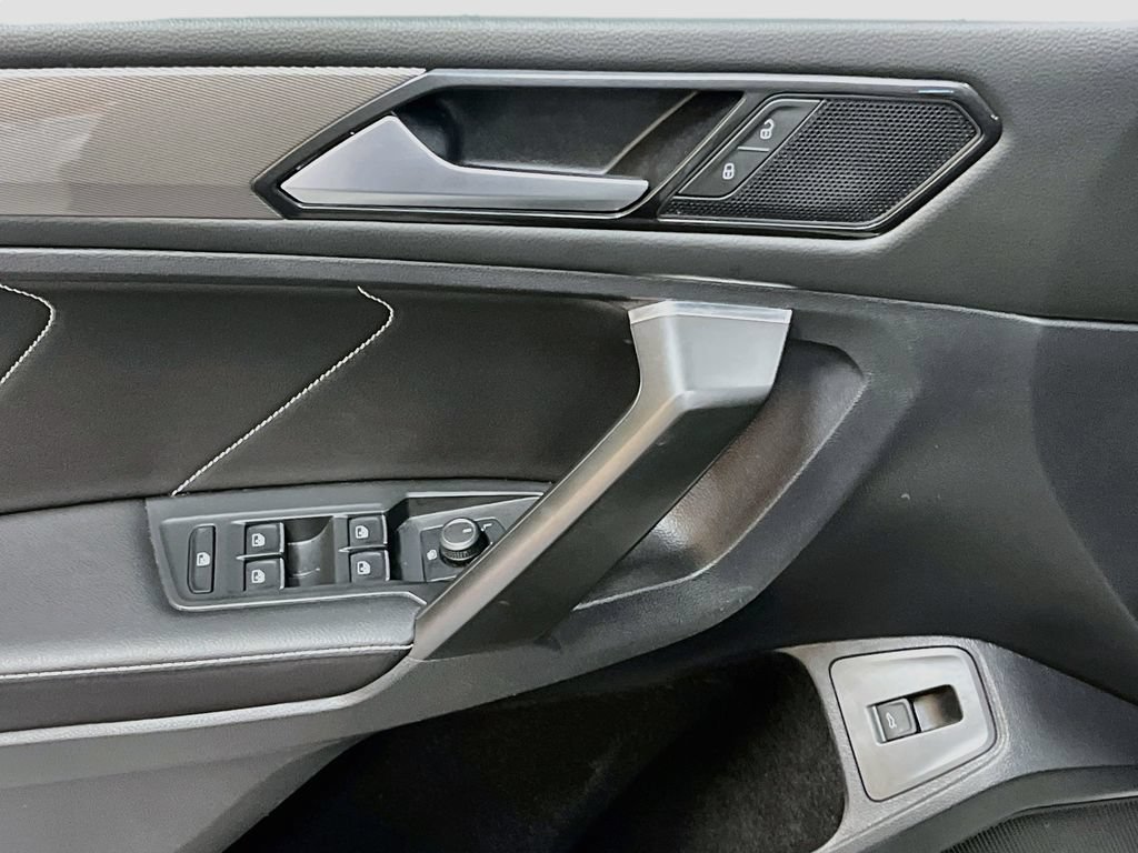 Used 2022 Volkswagen Tiguan SE AWD/4WD image 17