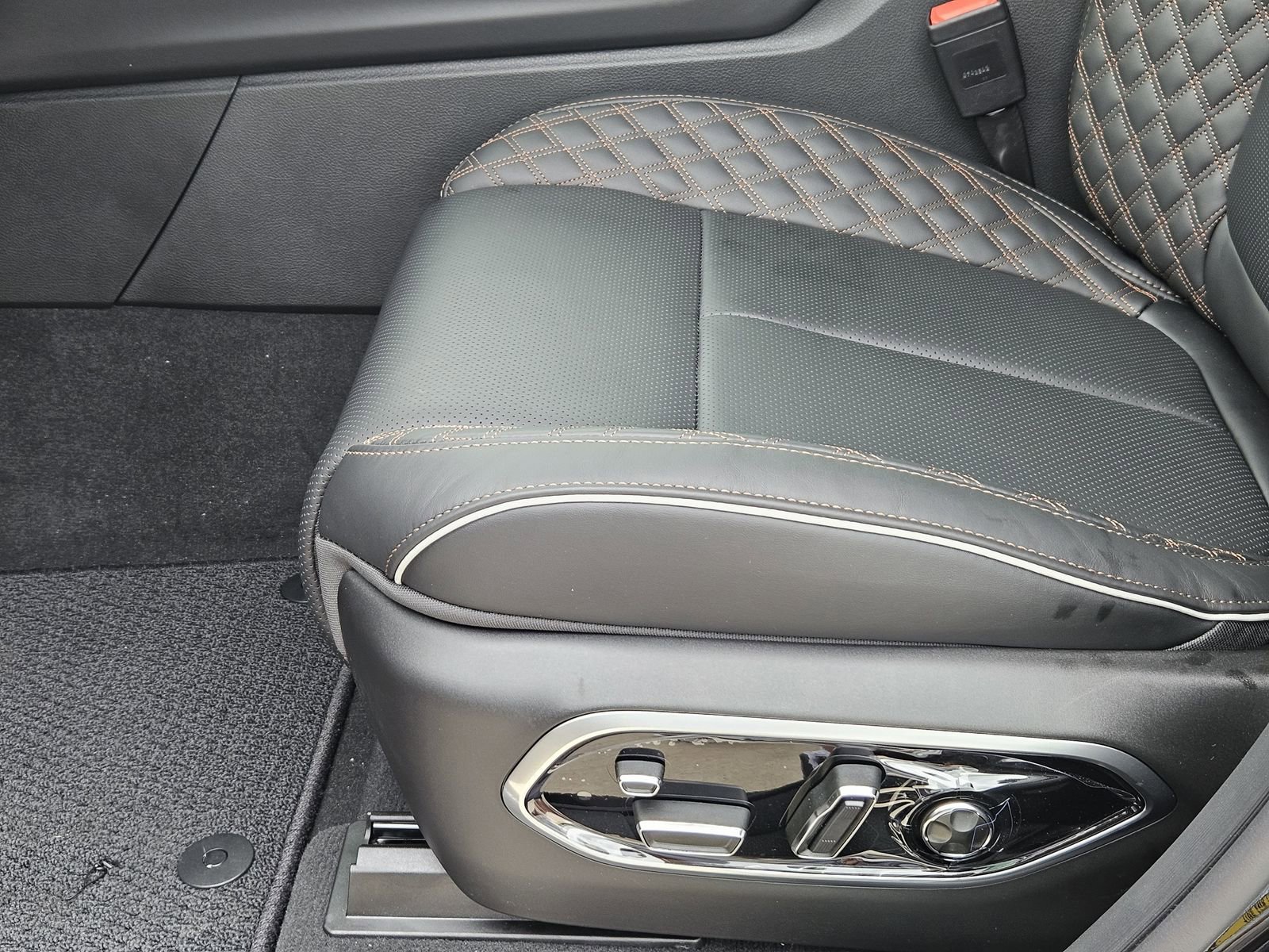New 2026 Jeep Grand Cherokee L Summit AWD/4WD image 25