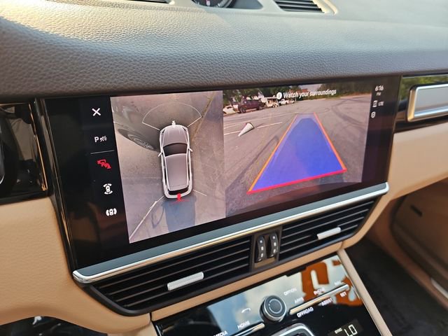 Used 2023 Porsche Cayenne Platinum Edition image 27