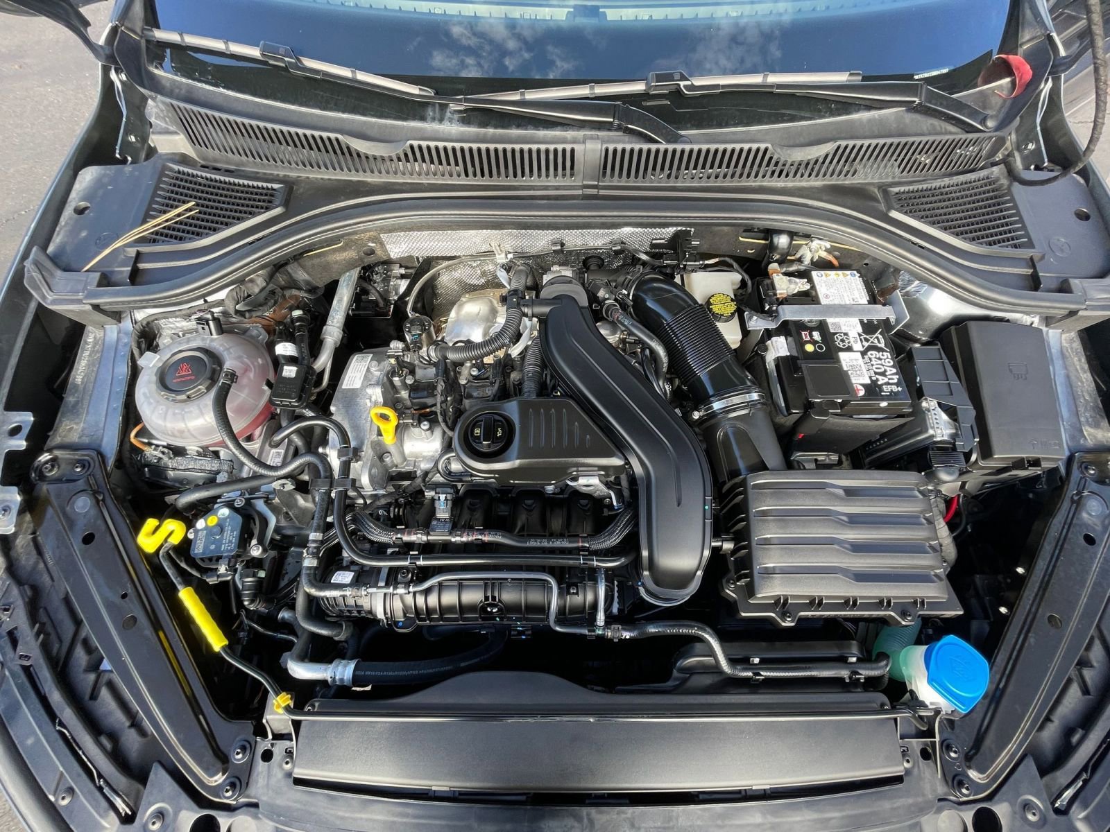 Used 2025 Volkswagen Jetta SE image 25