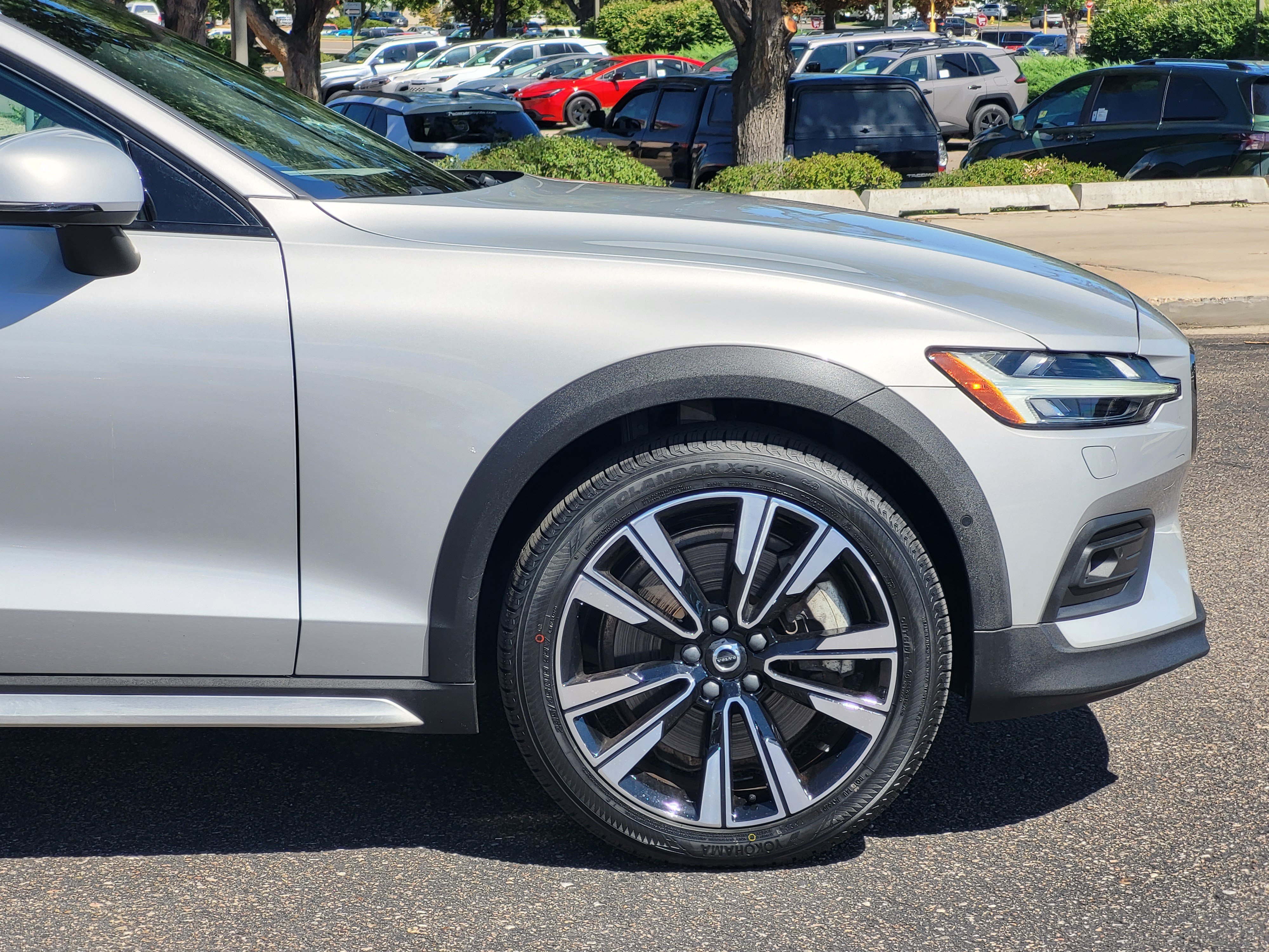 Certified 2024 Volvo V60 B5 Cross Country Ultimate w/ Protection Package Premier AWD/4WD image 7