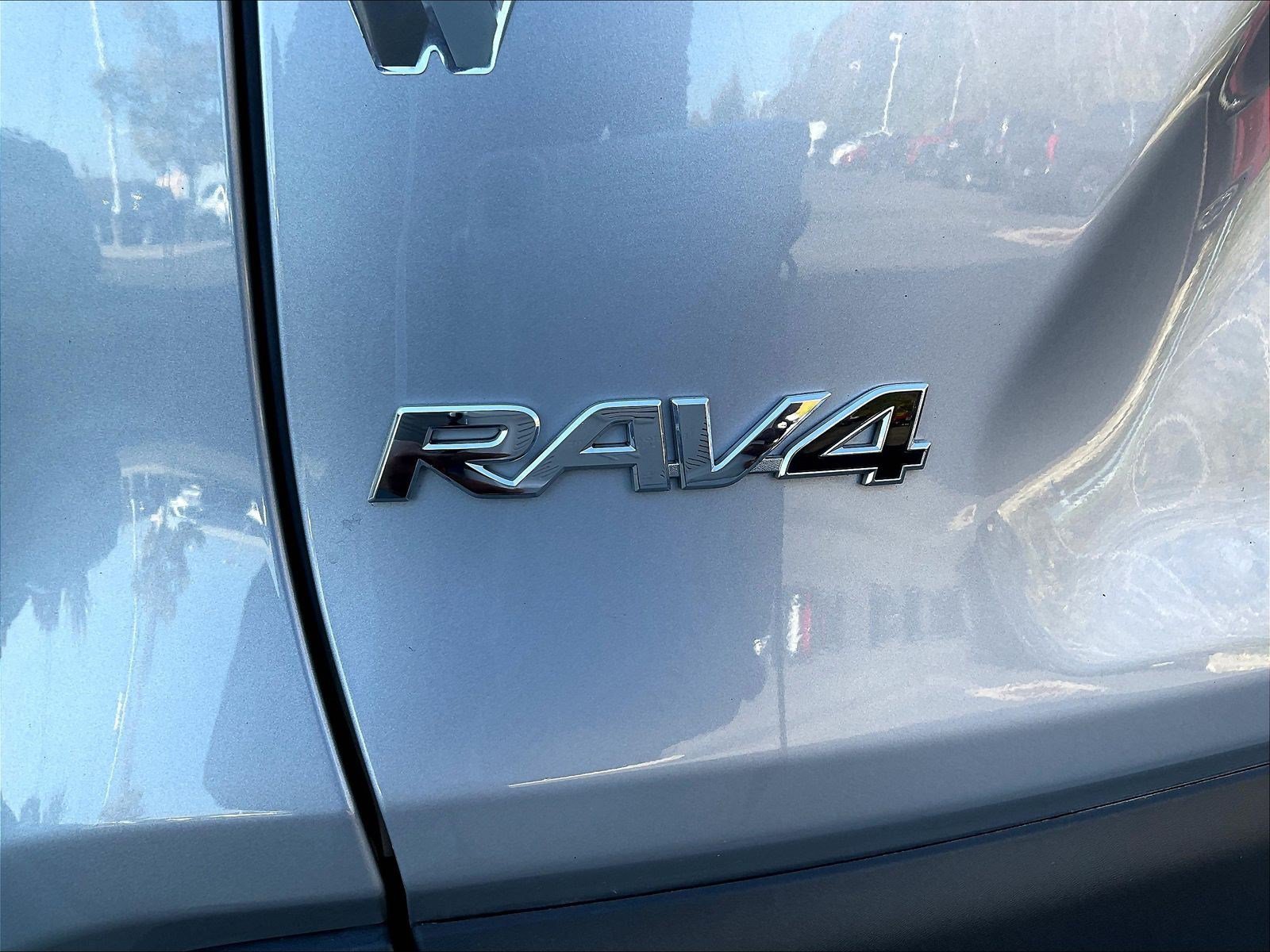 Used 2024 Toyota RAV4 LE AWD/4WD image 24