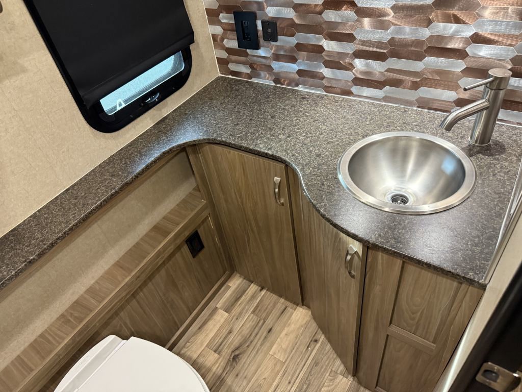 Used 2017 Ford E-450 and Econoline 450 Super Duty w/ Motorhome Prep Package image 67