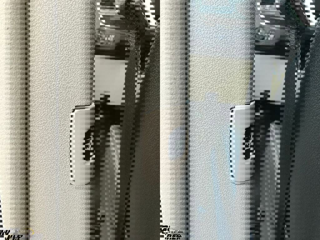 Certified 2016 Chrysler Town & Country Touring w/ Driver Convenience Group image 27