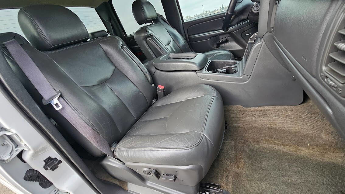 Used 2004 Chevrolet Silverado 2500 LT w/ Skid Plate Package image 17