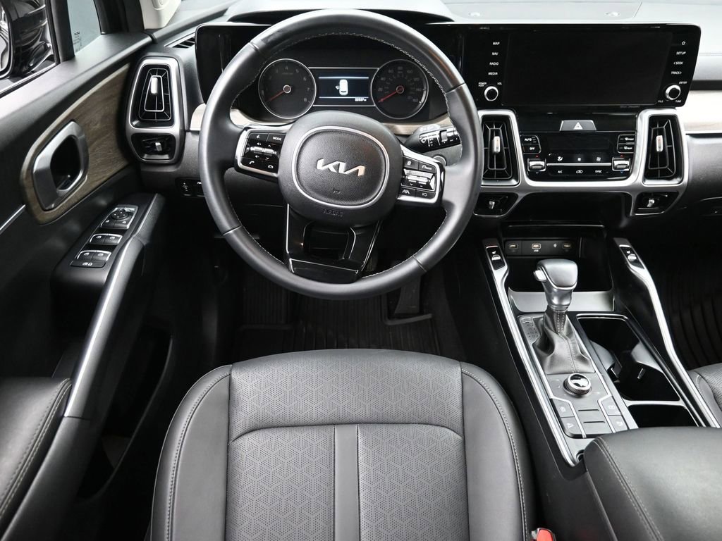Used 2023 Kia Sorento S image 14