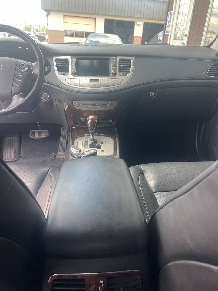Used 2010 Hyundai Genesis 3.8 w/ Premium Navigation Pkg 3 RWD image 10