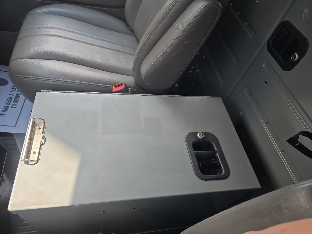 Used 2015 Chevrolet Express 2500 RWD image 27