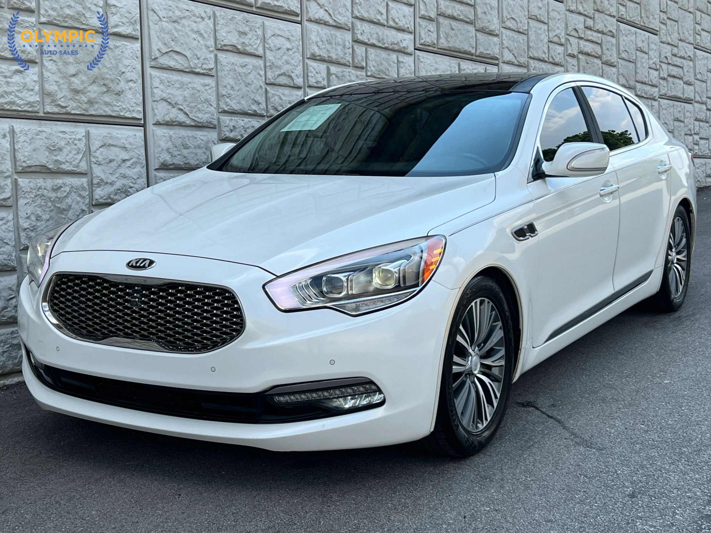 Used 2016 Kia K900 Premium RWD image 1