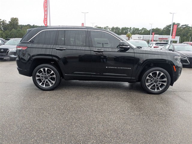 Used 2022 Jeep Grand Cherokee Overland image 2