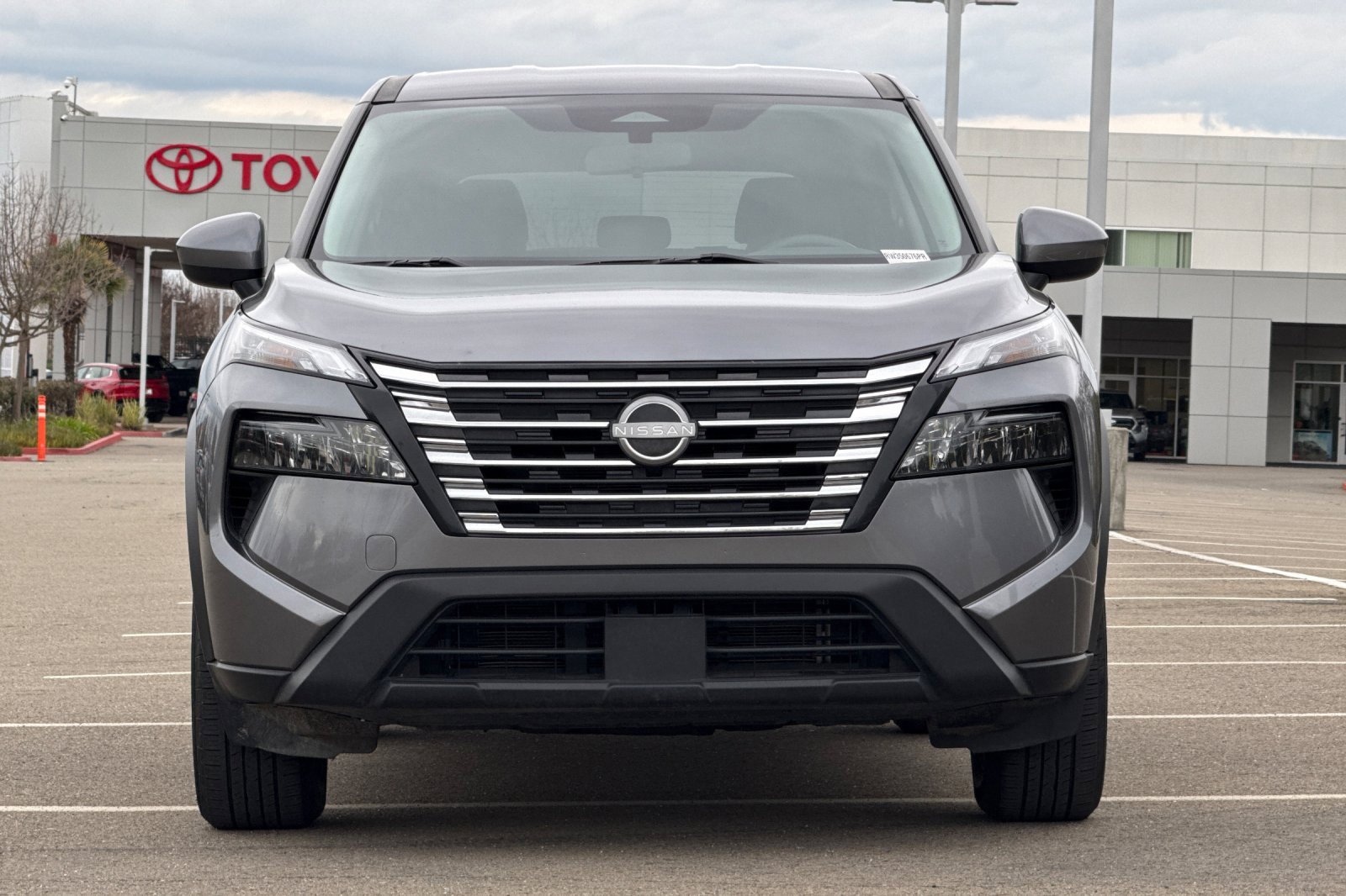 Used 2024 Nissan Rogue SV image 9