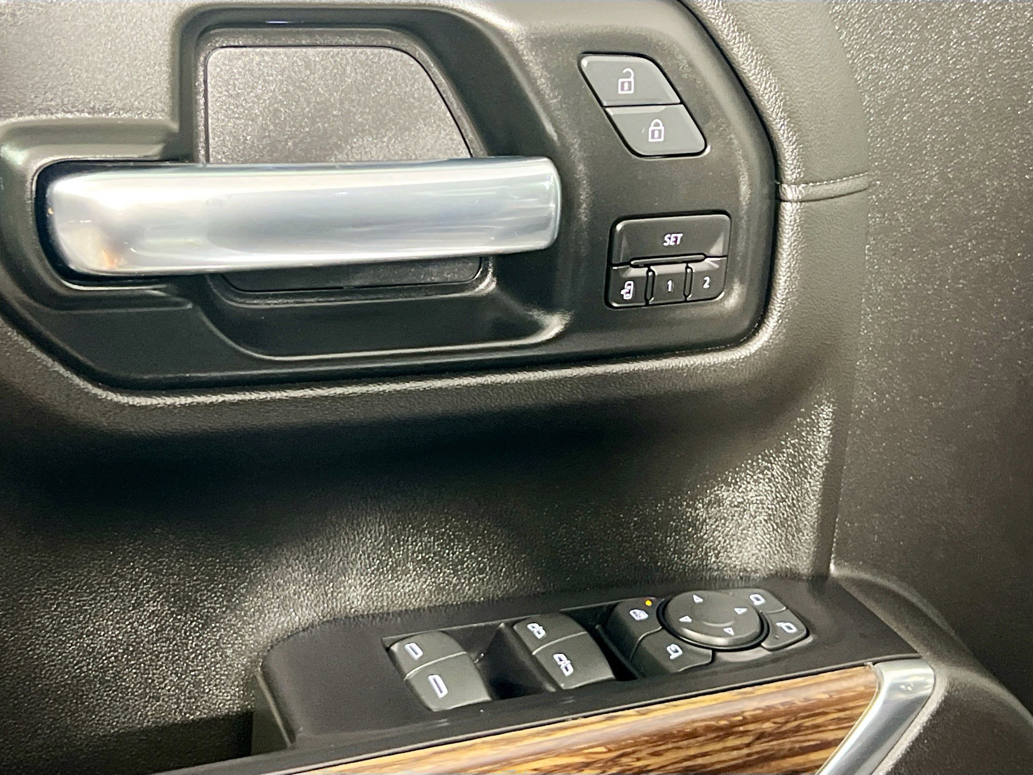 Used 2020 Chevrolet Silverado 1500 High Country w/ Technology Package image 16