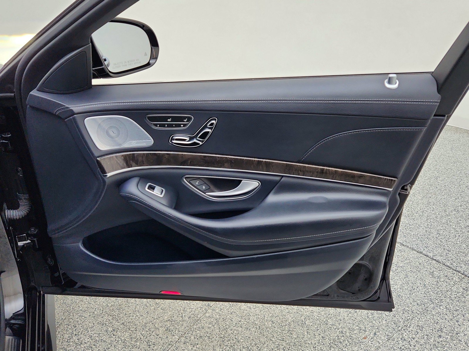 Used 2015 Mercedes-Benz S 550 4MATIC Sedan image 31