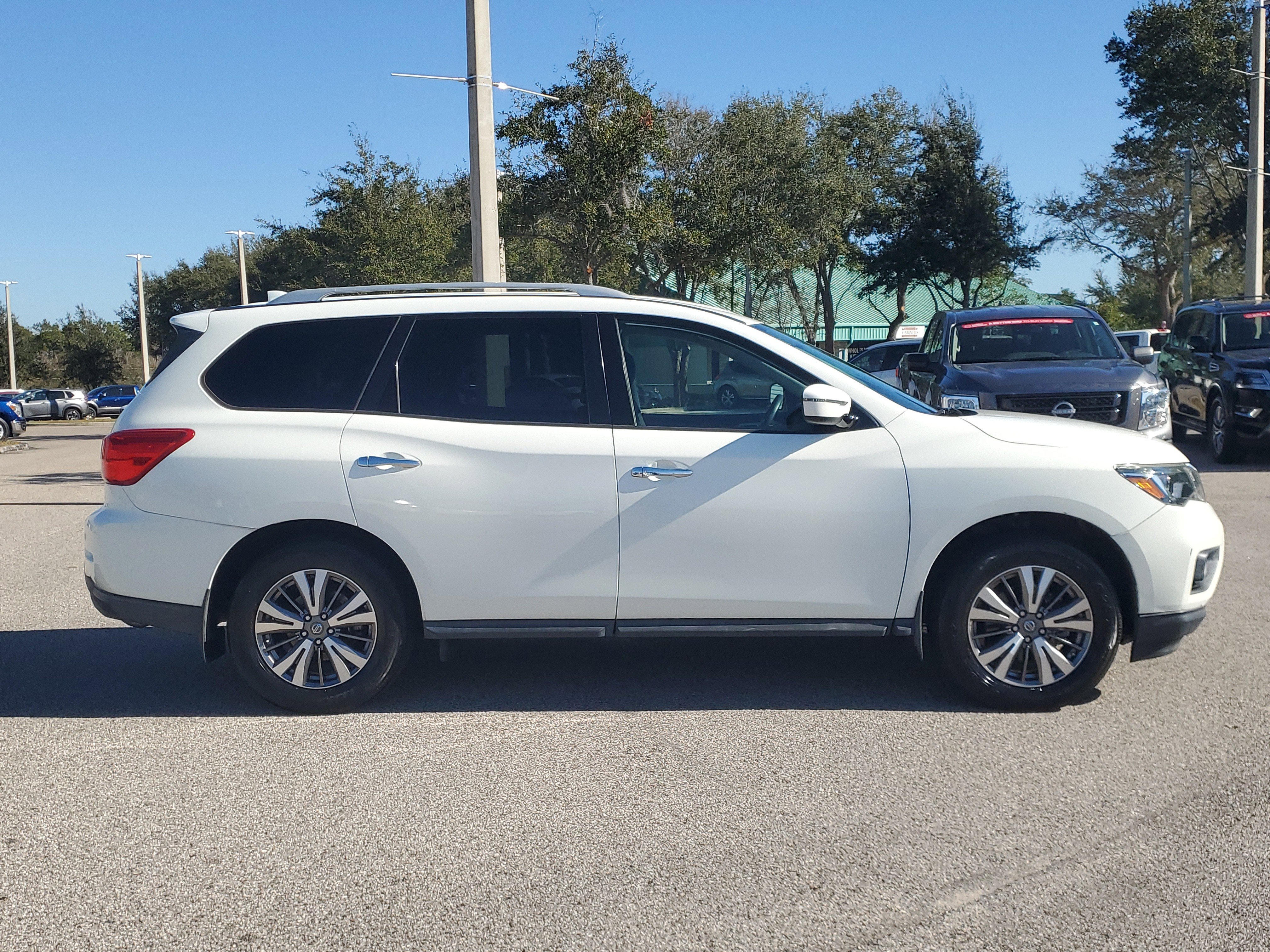 Certified 2020 Nissan Pathfinder S image 4