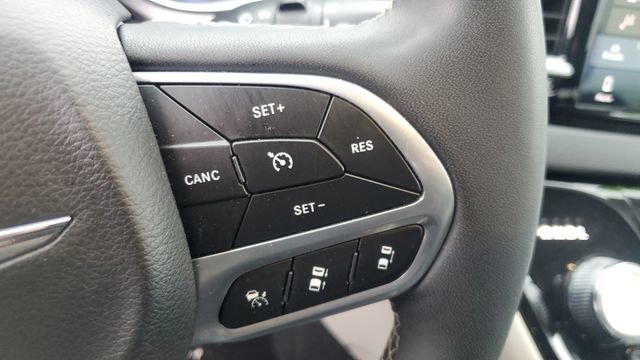 Certified 2024 Chrysler Pacifica Touring-L image 11