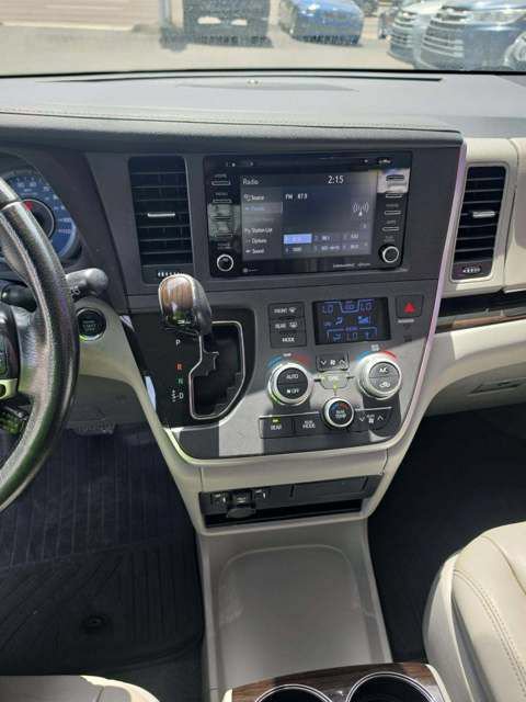 Used 2020 Toyota Sienna XLE FWD image 12