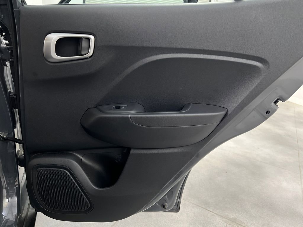 Used 2025 Hyundai Venue SE image 19