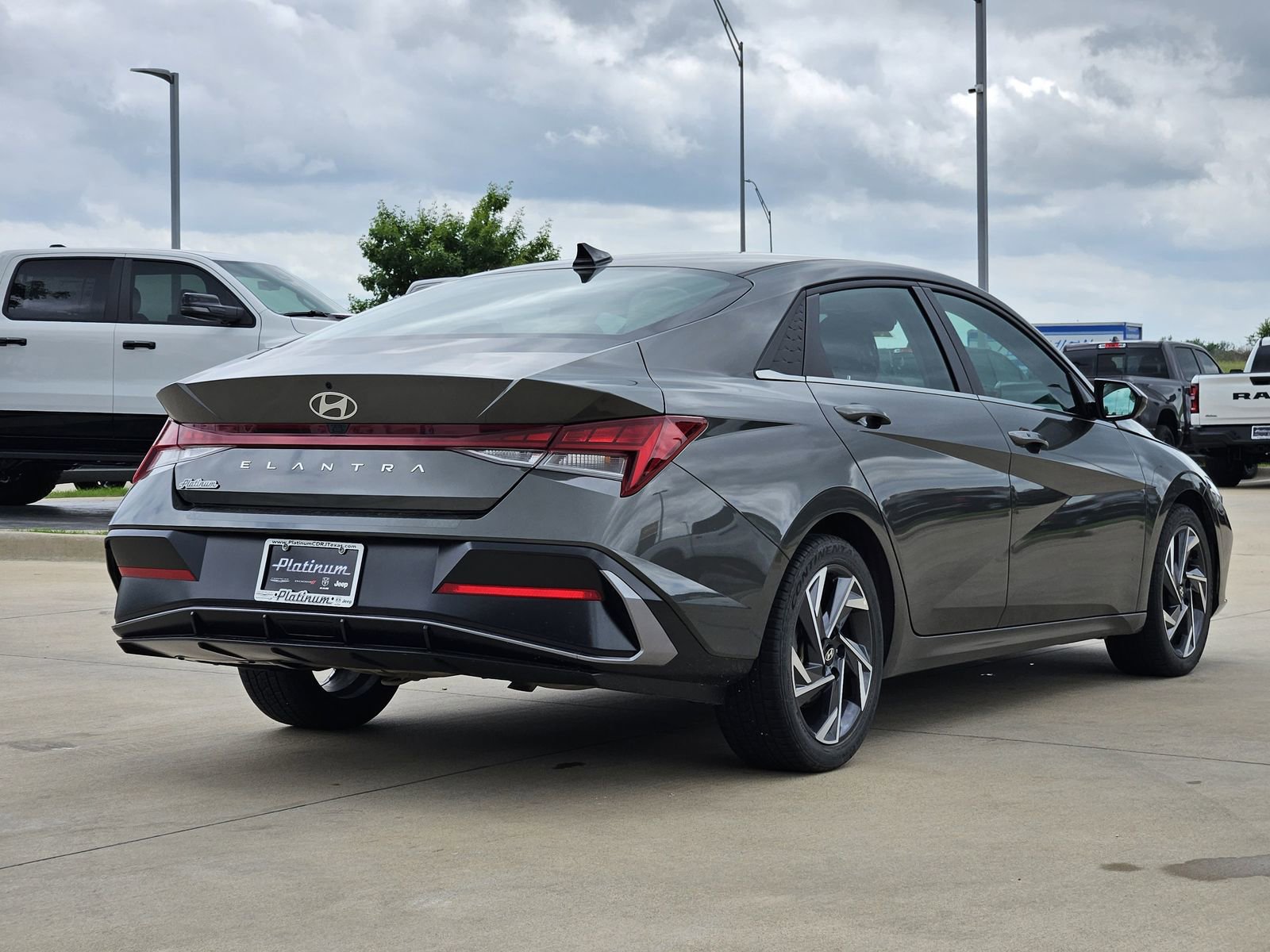 Used 2024 Hyundai Elantra SEL w/ Convenience Package FWD image 5