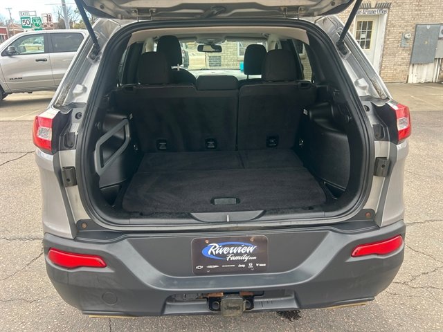 Used 2015 Jeep Cherokee Latitude w/ Cold Weather Group image 18