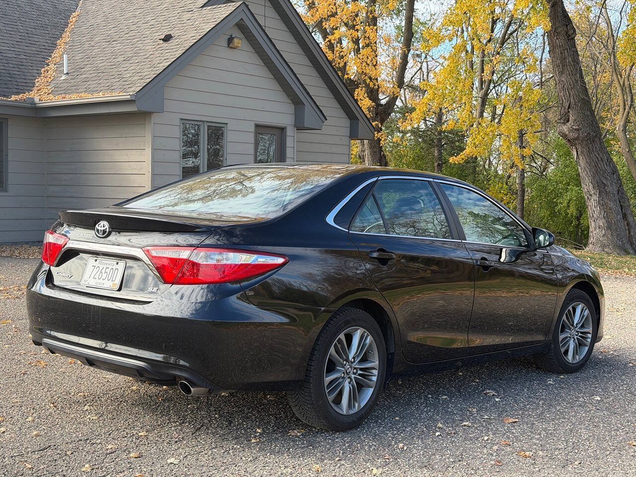 Used 2016 Toyota Camry SE w/ Moonroof Package FWD image 4