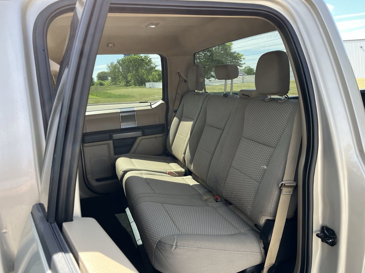 Used 2017 Ford F350 XLT w/ XLT Premium Package AWD/4WD image 12