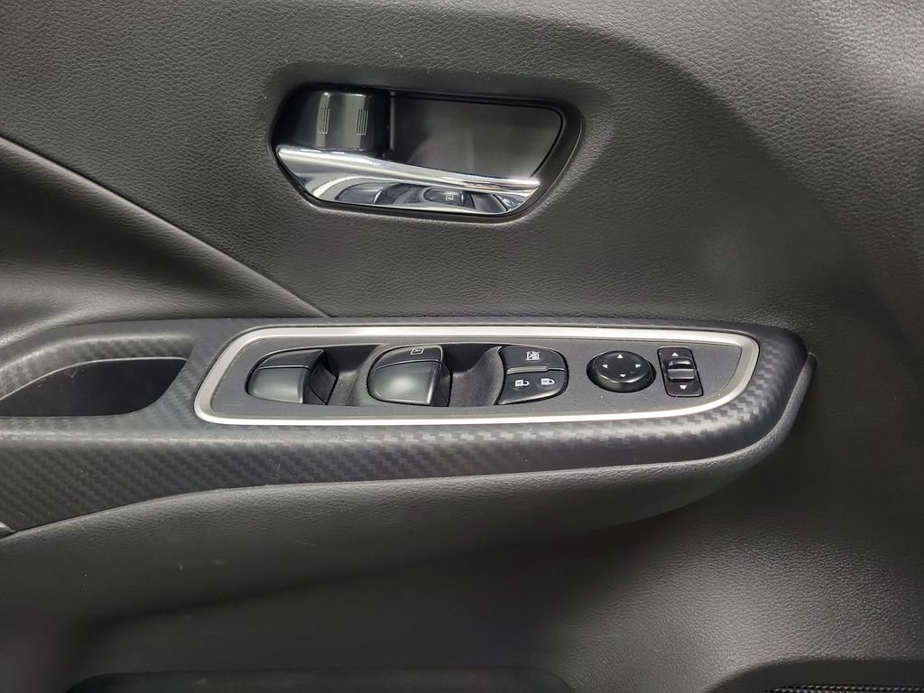 Used 2024 Nissan Versa SR FWD image 23