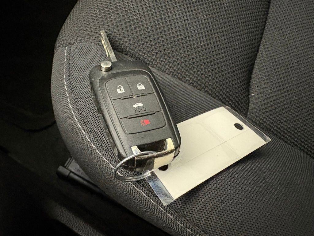 Used 2015 Chevrolet Cruze LT w/ Technology Package image 31