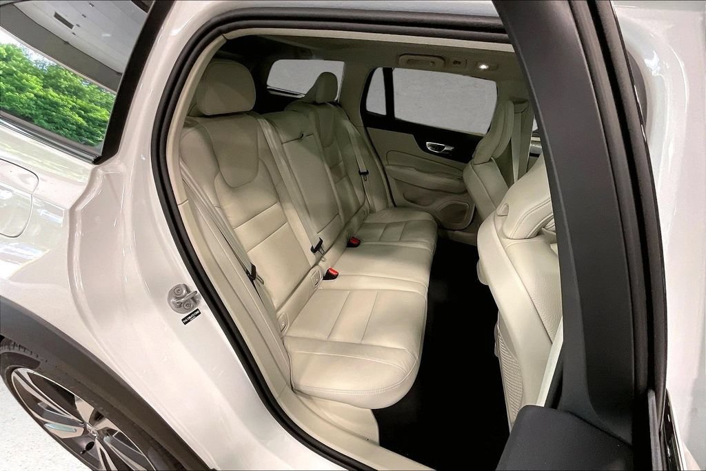 New 2026 Volvo V60 B5 Cross Country Plus w/ Protection Package Premier AWD/4WD image 10