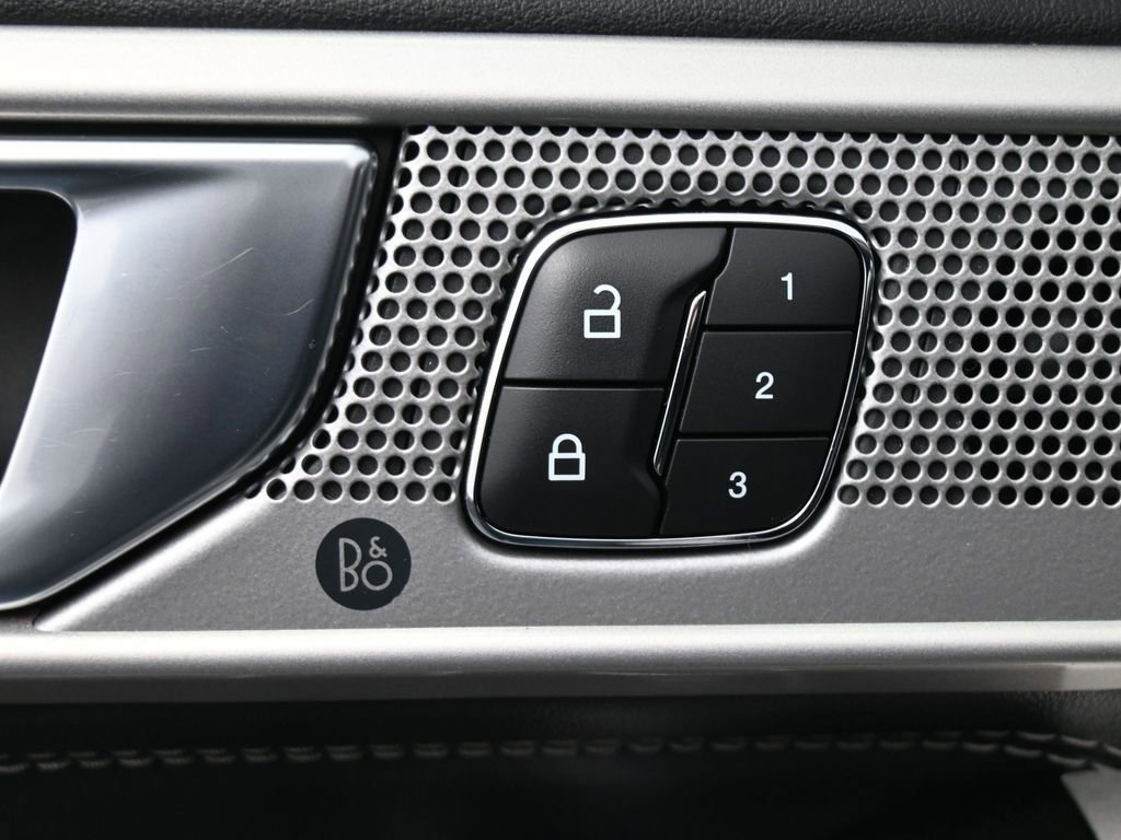 Used 2022 Ford Explorer Limited w/ Equipment Group 301A image 4